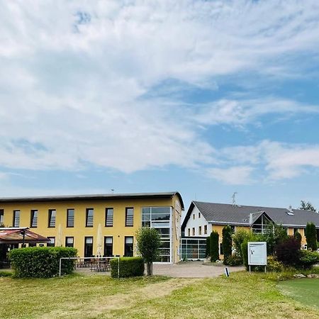 Restaurace a penzion Golf Ještěd Svetla pod Jestedem Esterno foto