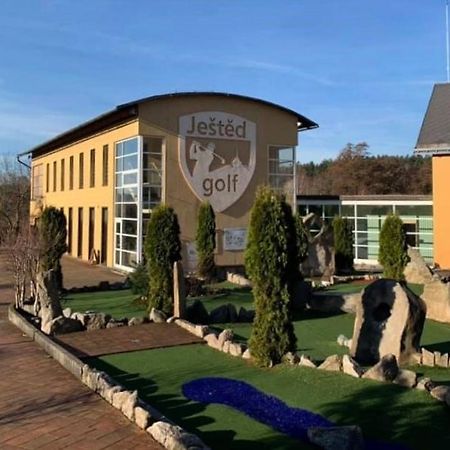Restaurace a penzion Golf Ještěd Svetla pod Jestedem Esterno foto