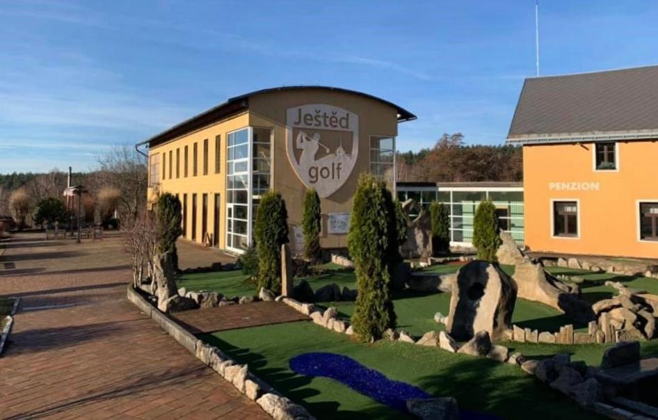Restaurace a penzion Golf Ještěd Svetla pod Jestedem Esterno foto