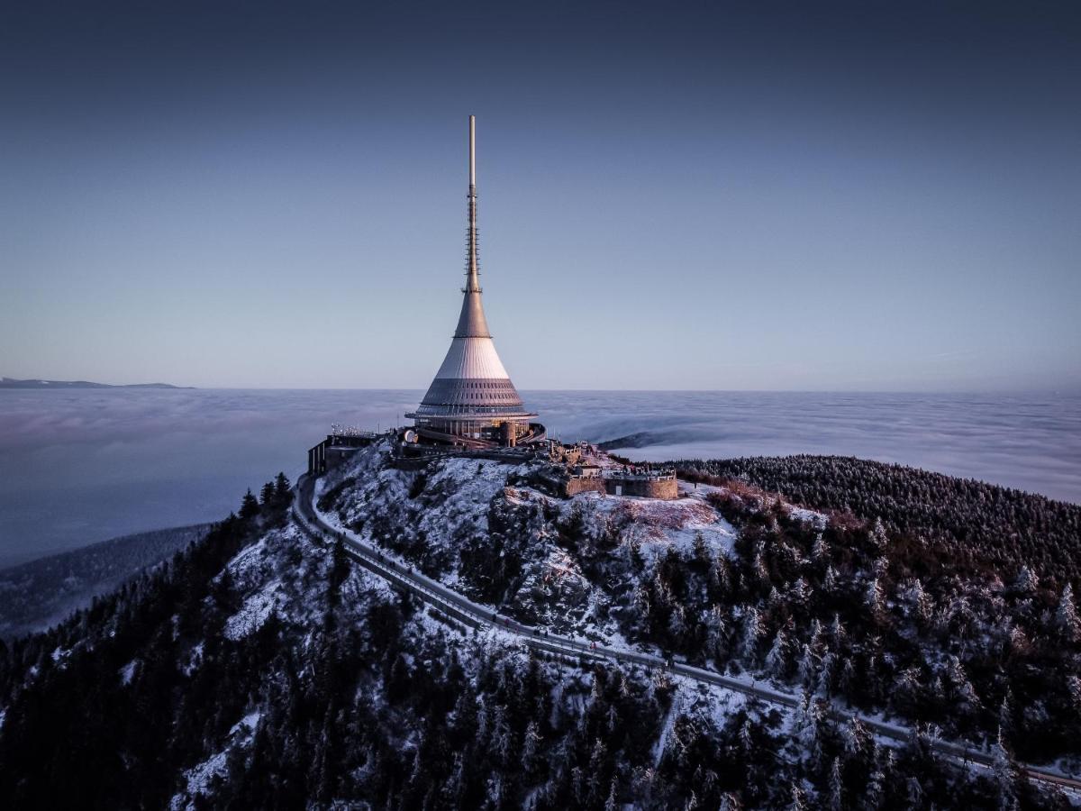 Restaurace a penzion Golf Ještěd Svetla pod Jestedem Esterno foto